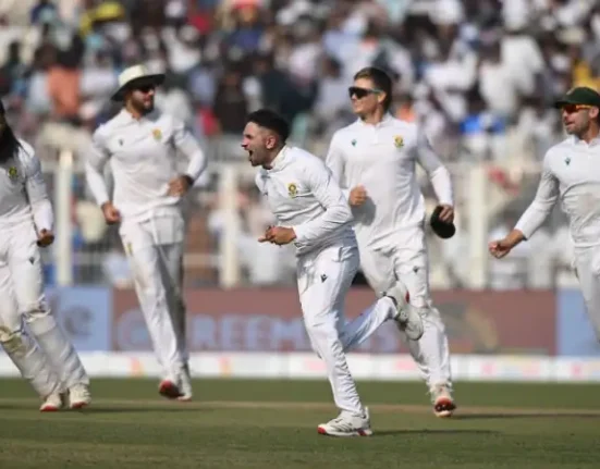 टीम इंडिया का बैटिंग कोलैप्स—SA ने 408 रनों से मैच और 2–0 से पूरी सीरीज़ जीती